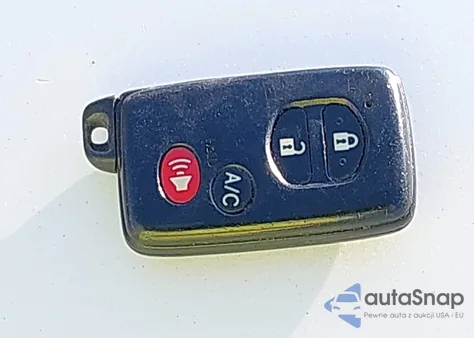 2015 Toyota Prius Plug-In z USA, uszkodzony, nr VIN JTDKN3DP8F3073028